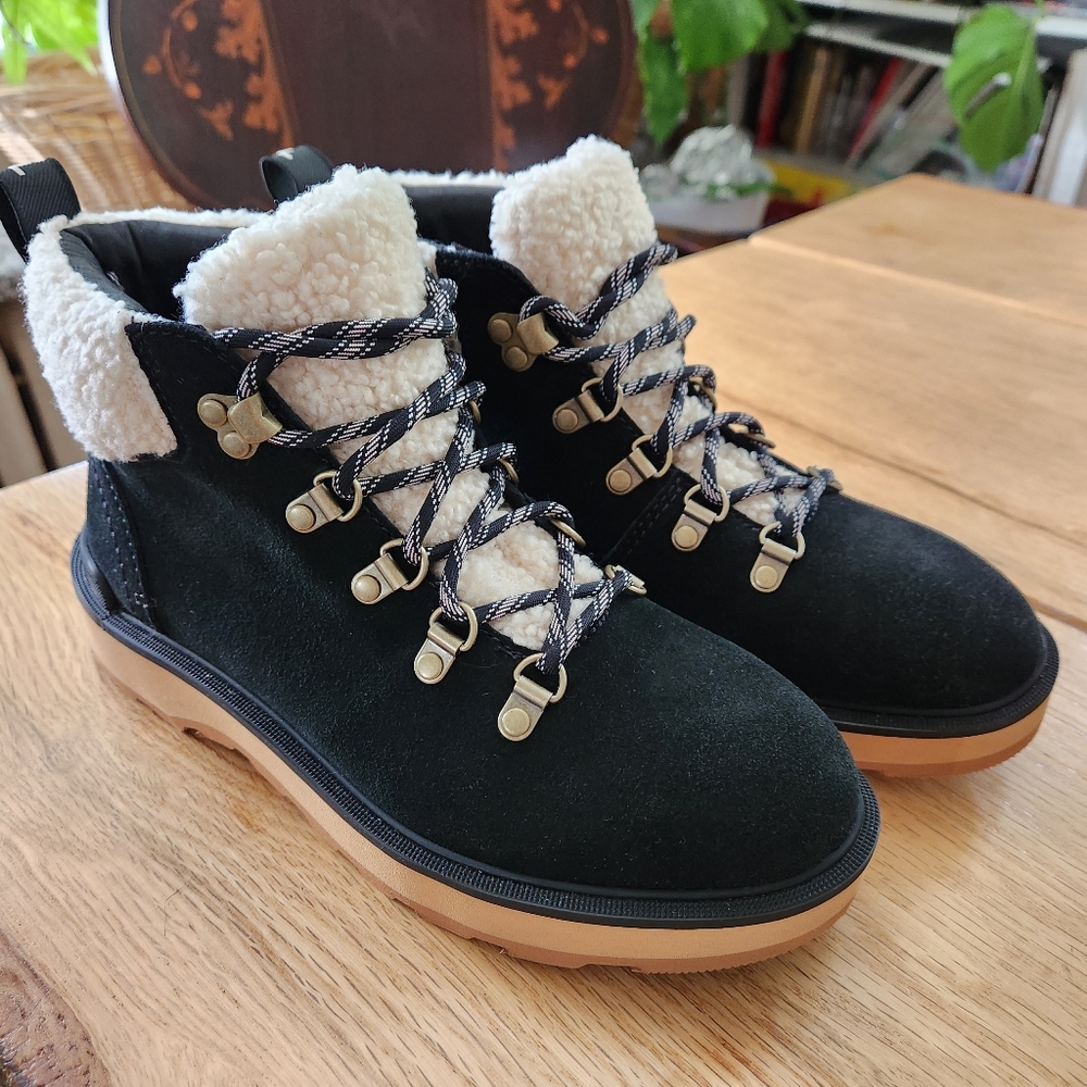Sorel Womens Hi-Line Hiker Cozy Boot Size‎ 7.5 Black Faux Shearling